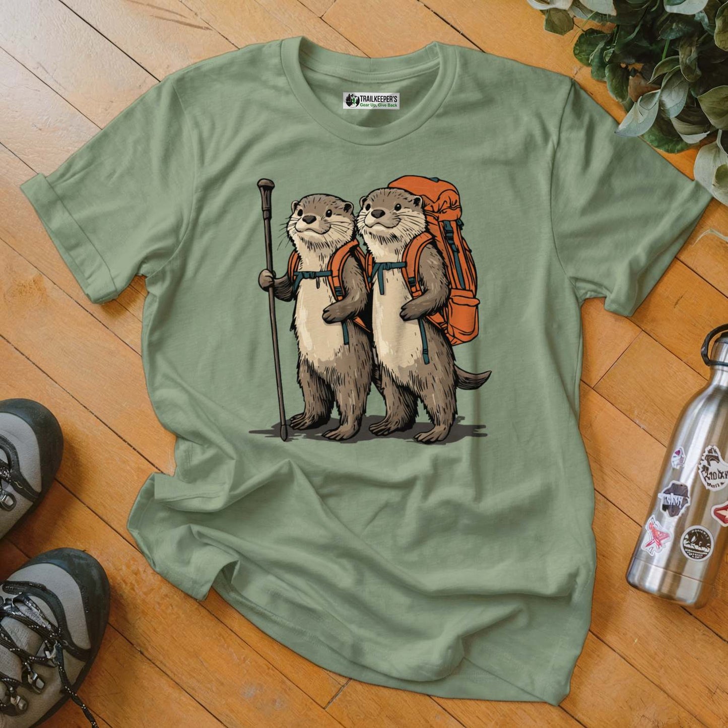 Otter Backpacker Couple T-Shirt